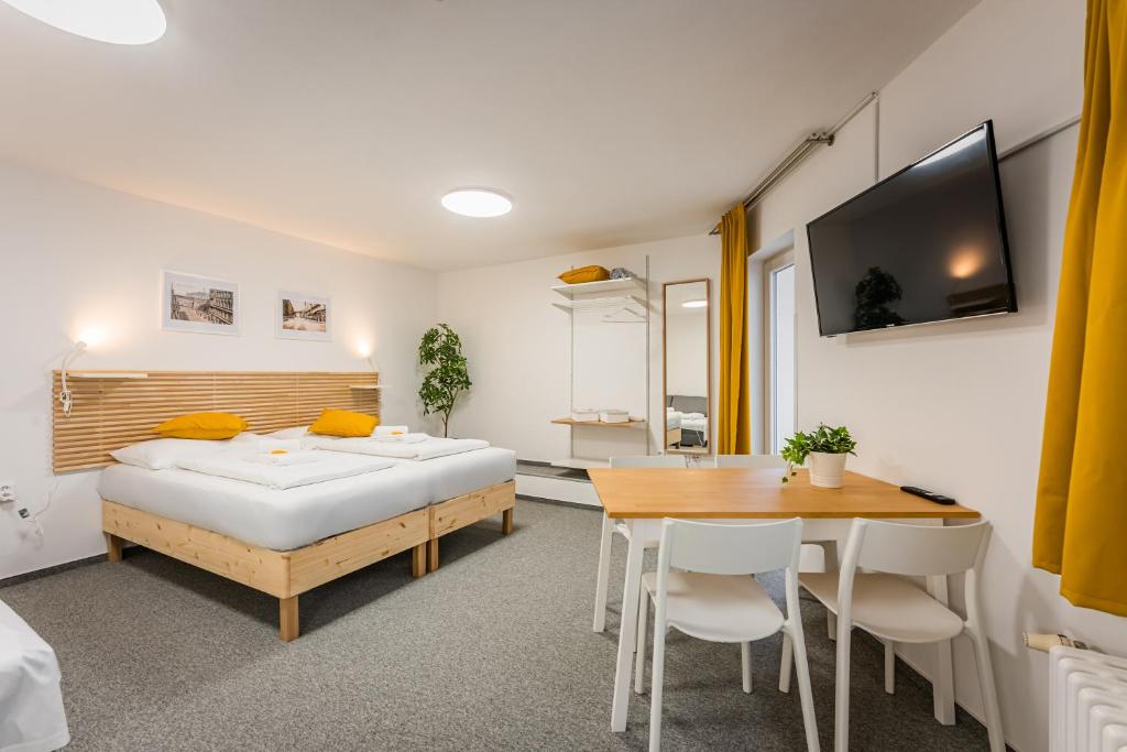 Postel nebo postele na pokoji v ubytování Self-service Hotel Ostaš Praha
