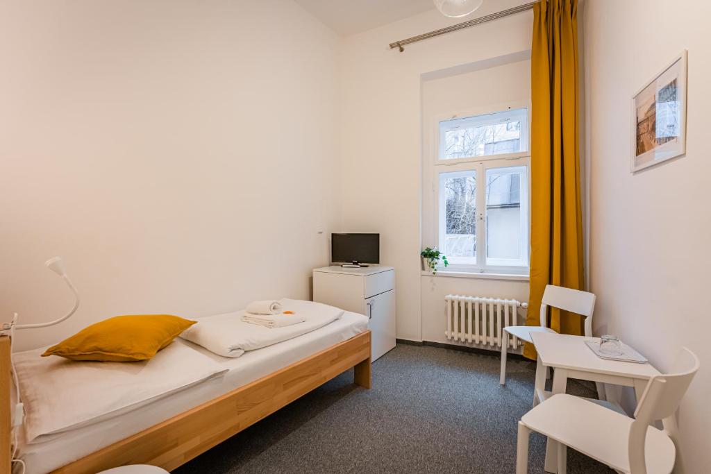 Postel nebo postele na pokoji v ubytování Self-service Hotel Ostaš Praha