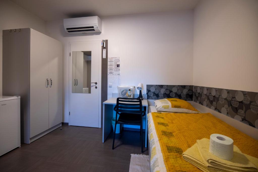 Postel nebo postele na pokoji v ubytování Hostel Limaks Celje