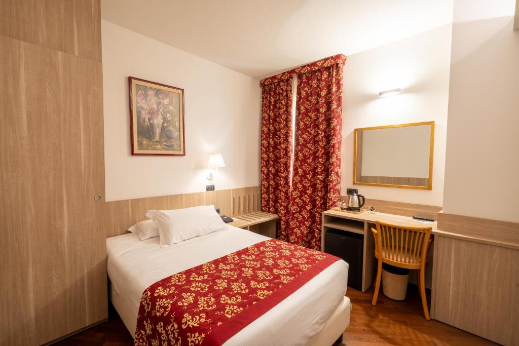 Postel nebo postele na pokoji v ubytování Hotel Regina
