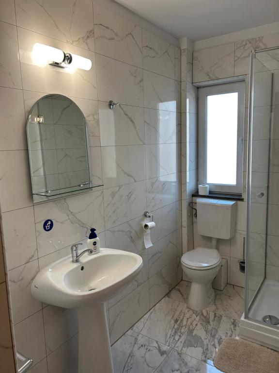 Koupelna v ubytování Pensiunea Giulia Home