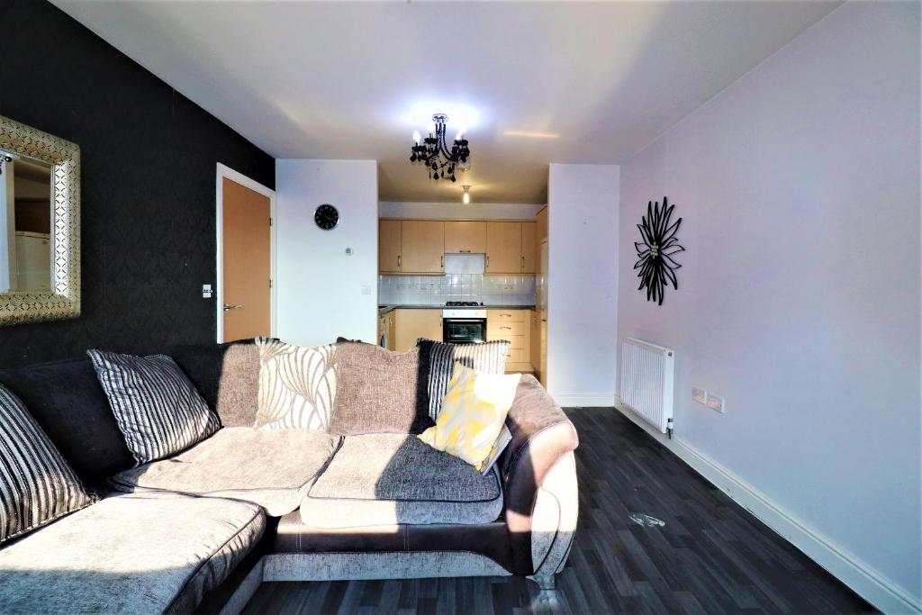 2 Bed Apartment Greenhithe Village, Greenhithe (updated prices 2024)