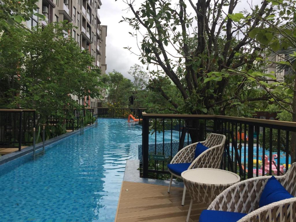 Bazén v ubytování La Habana Hua Hin Condo Pool View 1 Bed Room nebo v jeho okolí