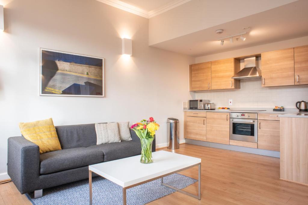 PREMIER SUITES PLUS Glasgow George Square - One-Bedroom Apartment