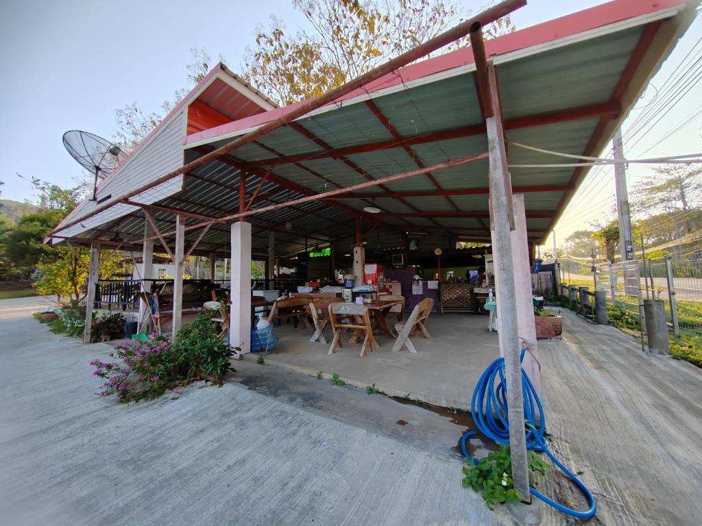 Restaurace v ubytování Baan Suan Plearndara