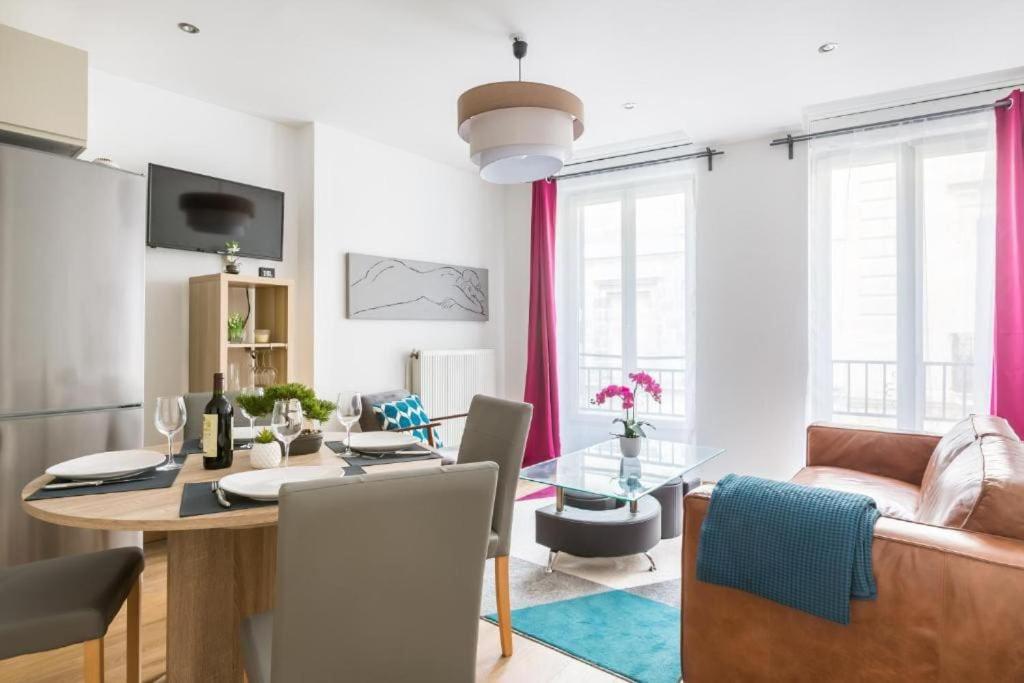 a living room with a table and a dining room at EasyLodge - Appartement 3 chambres Bordeaux in Bordeaux