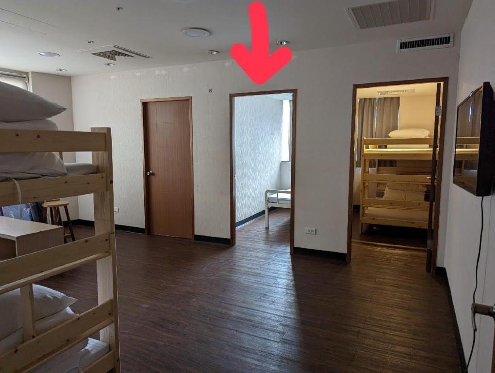 a room with bunk beds and a red heart on the wall at Hey Bear Capsule Hotel in Taipei