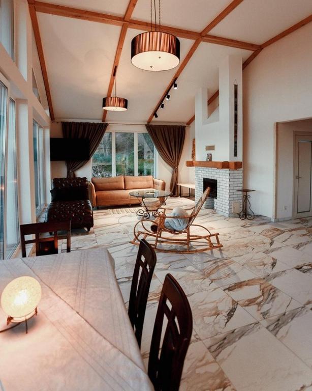 Posezení v ubytování IZKI Eco Resort