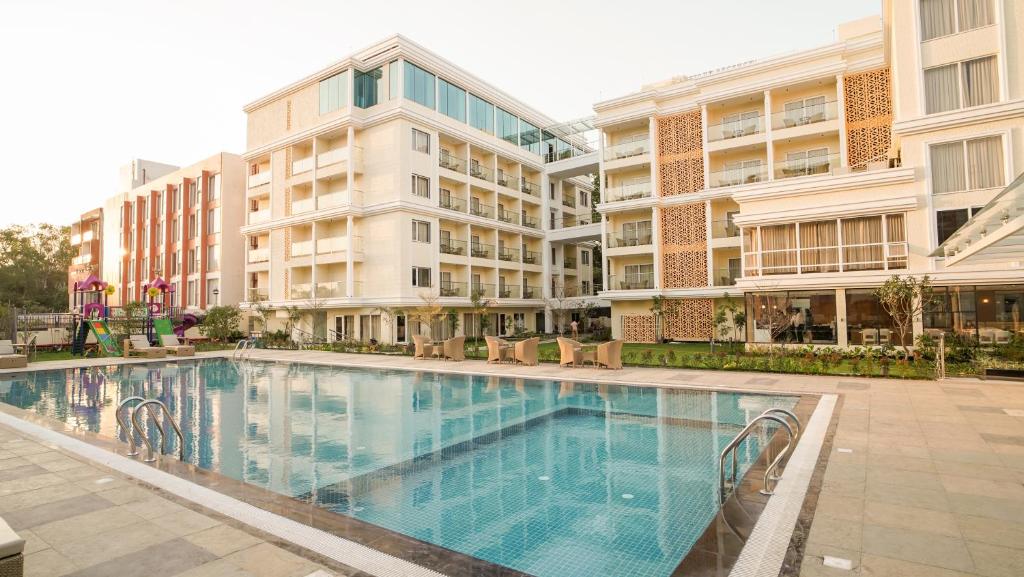 Bazén v ubytování Antique Regency !! luxurious hotel in digha !! nebo v jeho okolí