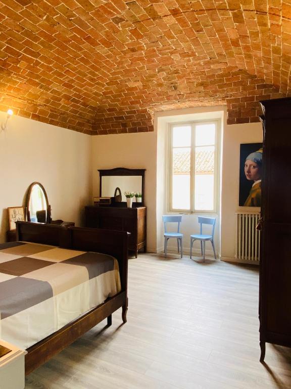a bedroom with a bed and a brick ceiling at Palazzo Motta - MonferratoHome in Vignale