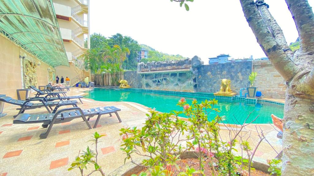 The swimming pool at or close to SM Patong Resort