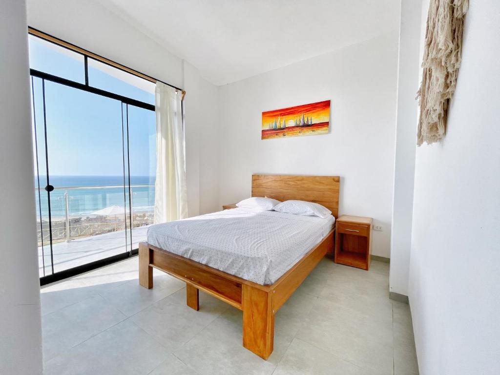 Giường trong phòng chung tại VISTA LINDA BUNGALOW para 10 personas Punta Veleros