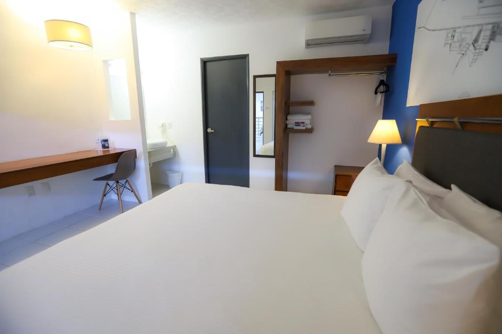 Postel nebo postele na pokoji v ubytování TRYP by Wyndham Chetumal