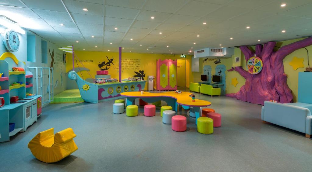 Dětský klub v ubytování Riviera by Isrotel Collection