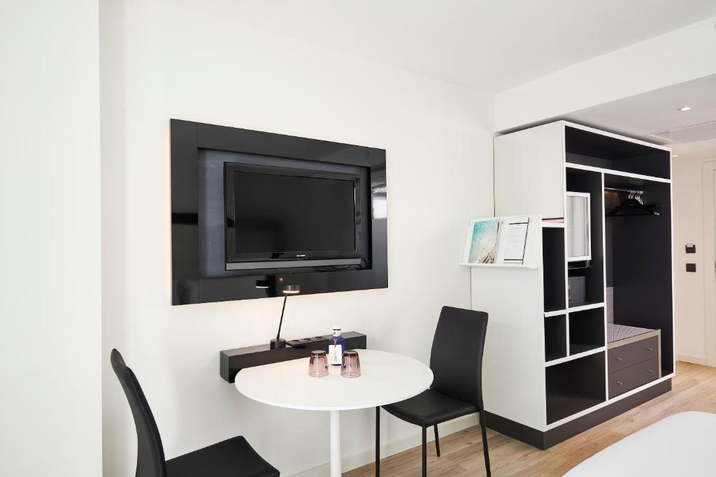 
The Innside Premium Room with Balcony
