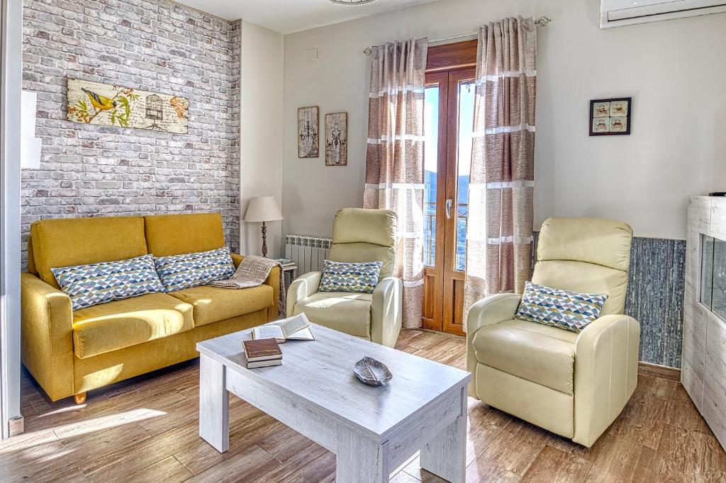 a living room with two couches and a coffee table at La Lancha in El Torno