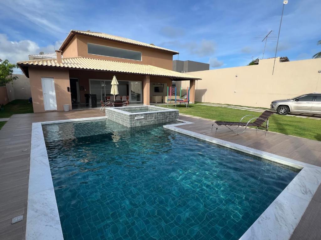 Bazén v ubytování Vilas do Jacuípe house nebo v jeho okolí