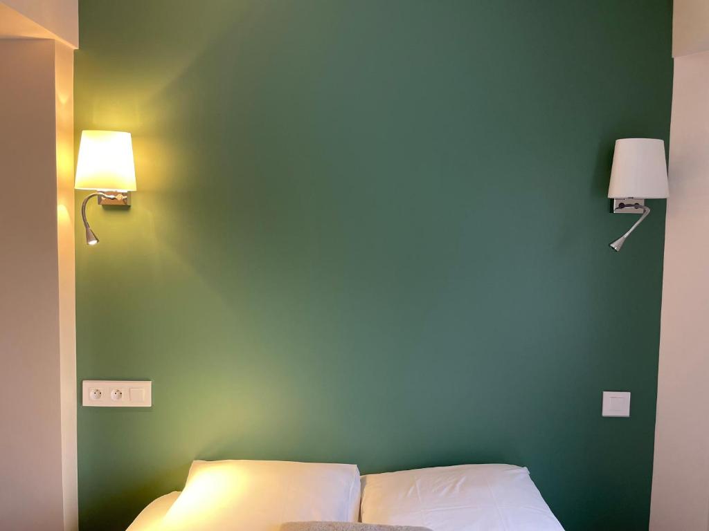 Postel nebo postele na pokoji v ubytování Restaurant Hotel Logis Chez Sophie
