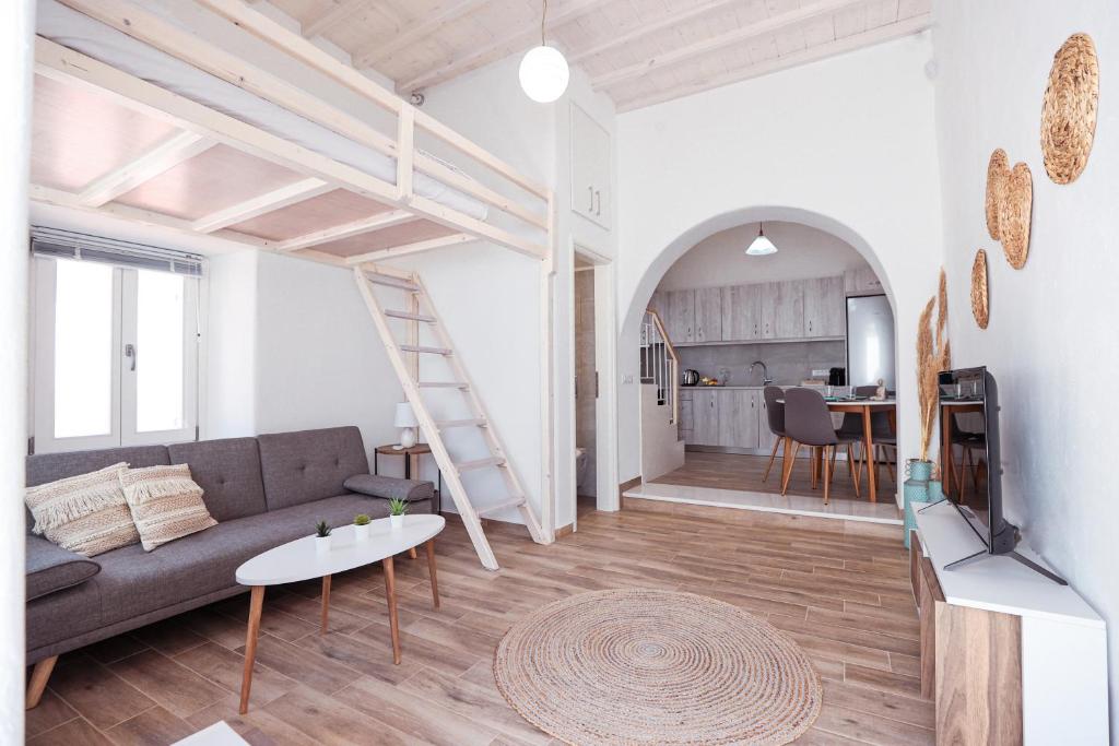 TV a/nebo společenská místnost v ubytování Whitelist Maisonette I and II in Mykonos Town