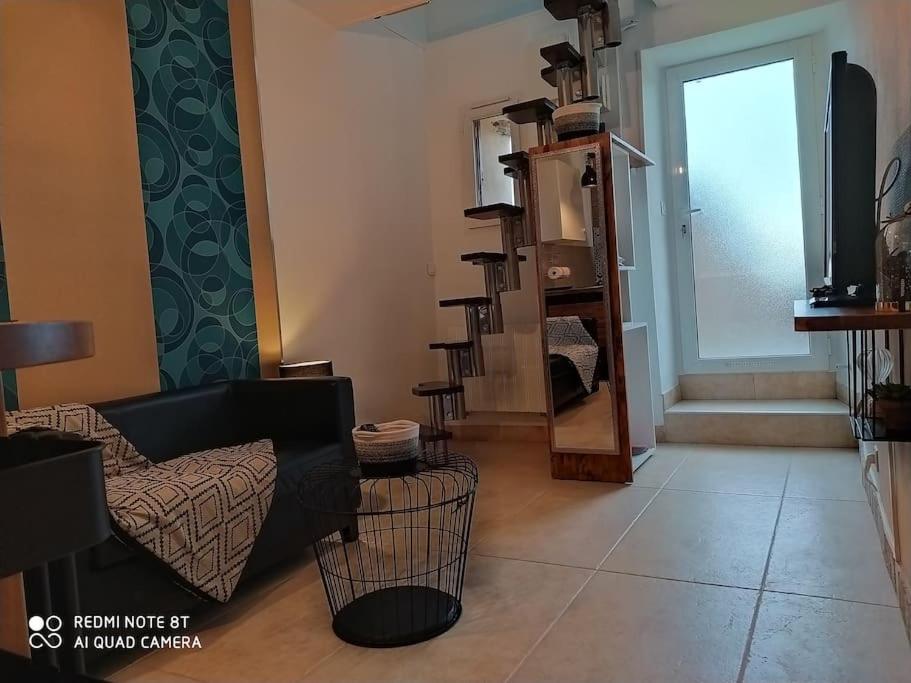 Posedenie v ubytovaní Duplex avec jardin, proche village