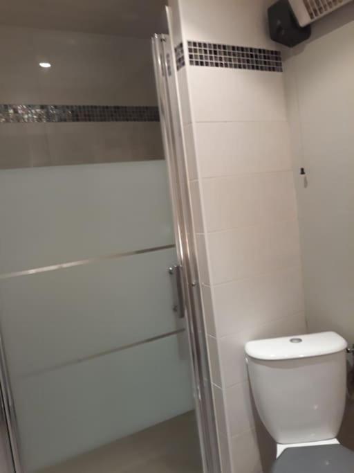 Kúpeľňa v ubytovaní Duplex avec jardin, proche village