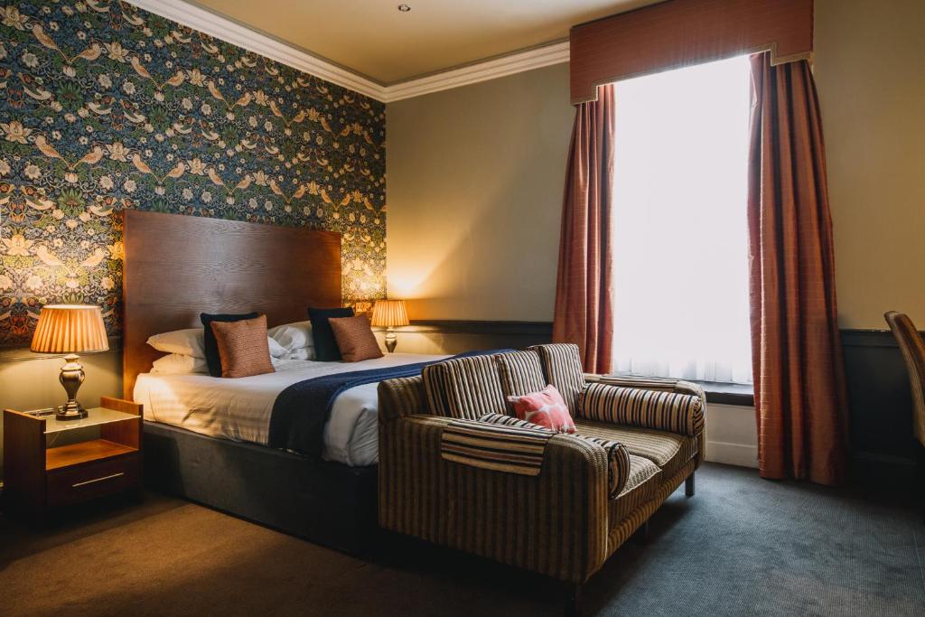 The Sun Hotel & Bar - 