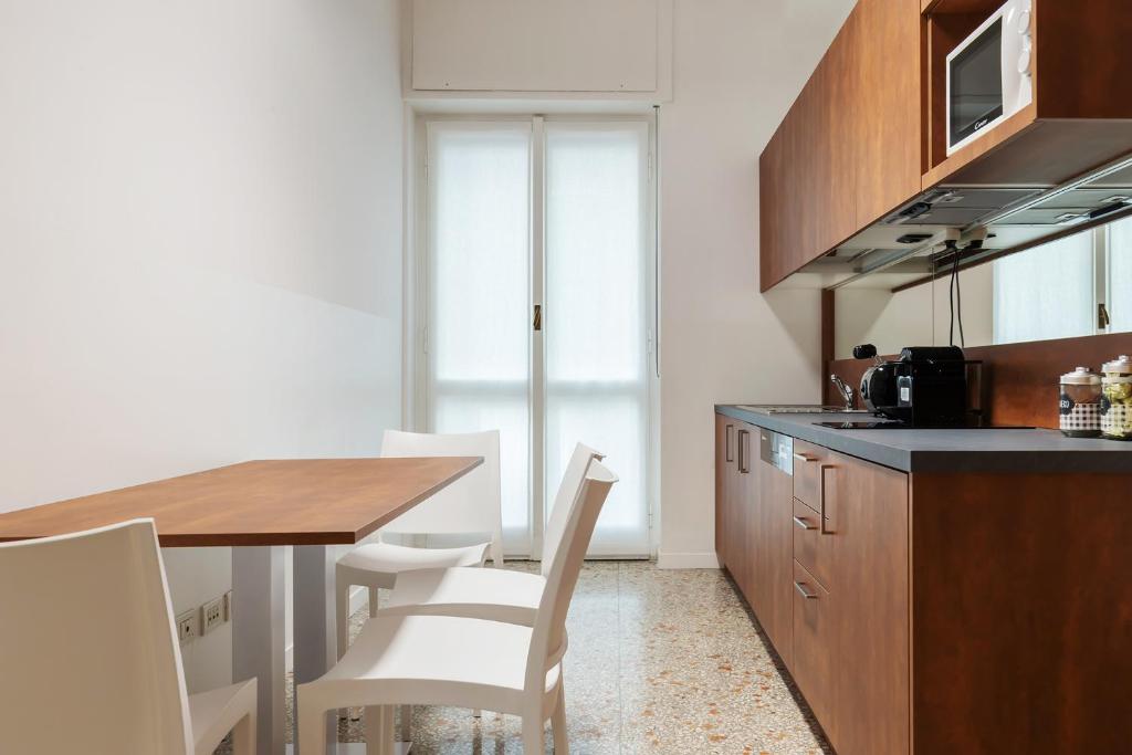 Milan Retreats - Two-Bedroom Apartment - Via Copernico 55