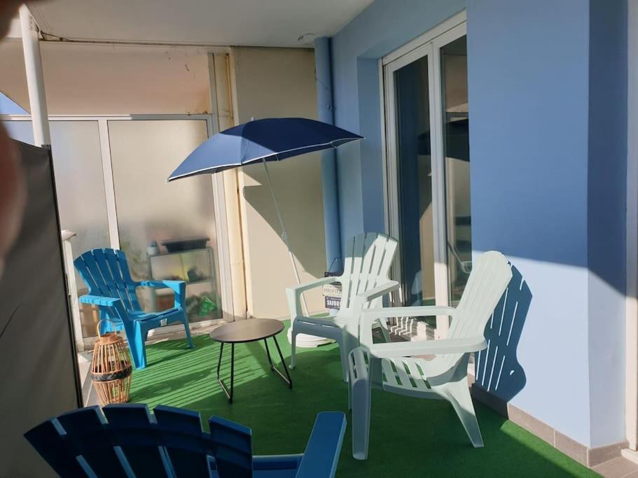 Część wypoczynkowa w obiekcie Cosy Opal 2CH - Terrasse & Stationnement gratuit