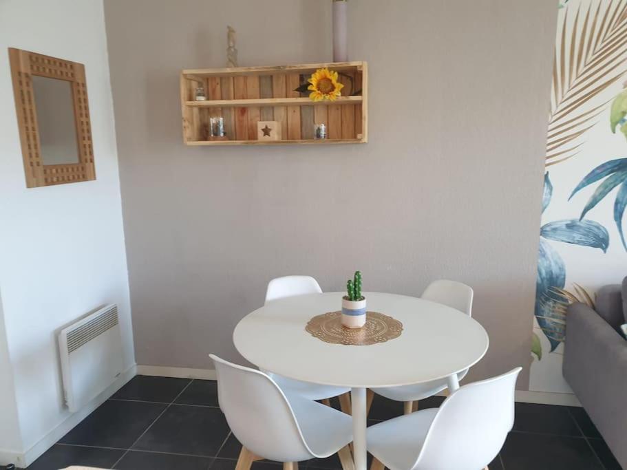 Część wypoczynkowa w obiekcie Cosy Opal 2CH - Terrasse & Stationnement gratuit
