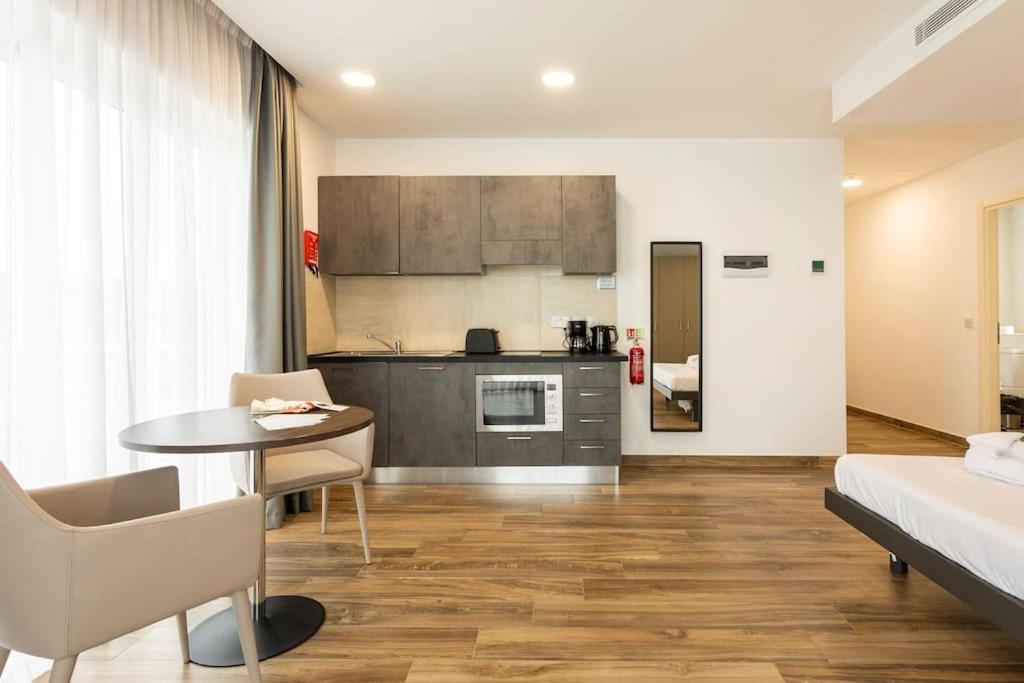 Kuchyň nebo kuchyňský kout v ubytování Seaview Stays