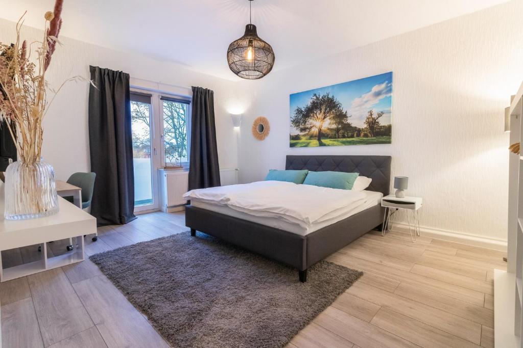a bedroom with a bed and a pendant light at Q-FLATS Bochum-Hamme - verkehrsgünstig und komfortabel in Bochum