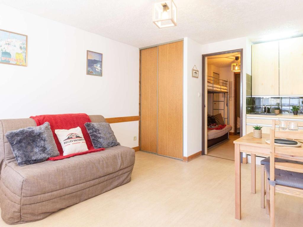 Kuchyňa alebo kuchynka v ubytovaní Studio 4 pers. avec balcon exposé sud, proche commerces et télécabine, Saint-Lary Village - FR-1-296-462