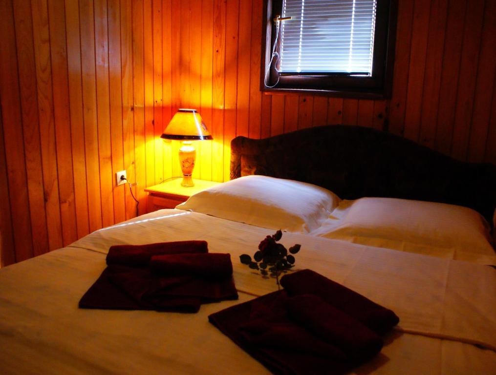 Postel nebo postele na pokoji v ubytování Hotel Ravnjak