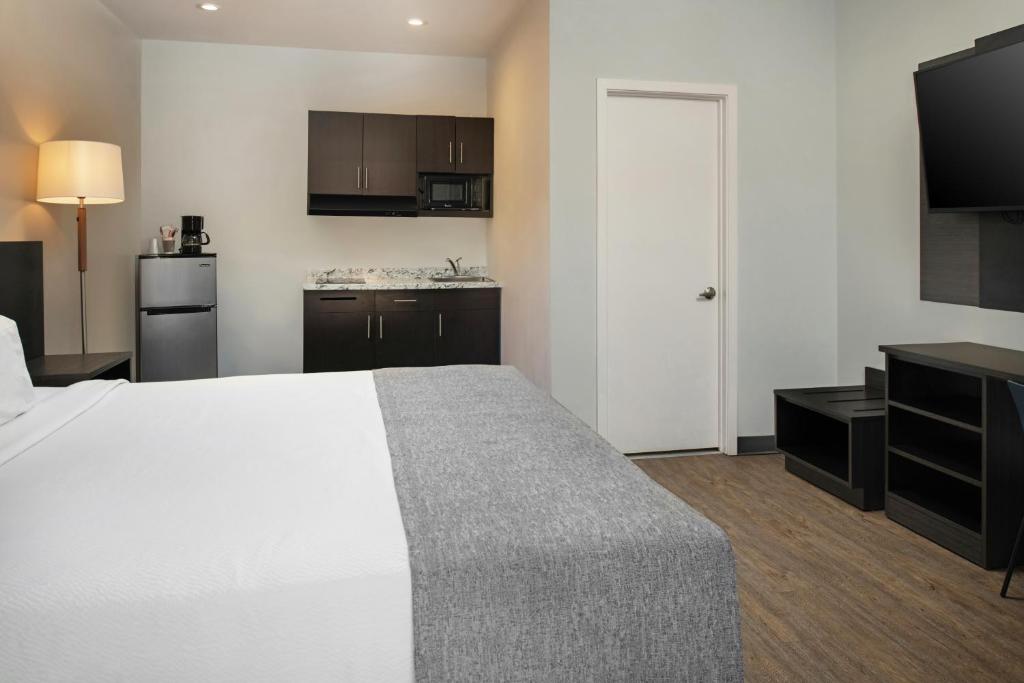 Route 66 Motel - Deluxe King Room