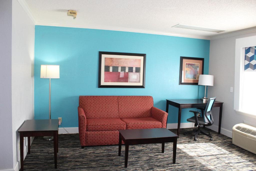Quality Inn Crossville Near Cumberland Mountain State Park - King Suite - Accesible/no Fumador
