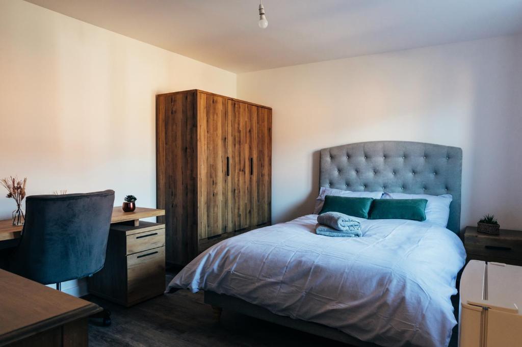 a bedroom with a bed with a desk and a chair at Oakley Place - Room C Deluxe Ensuite in Bristol