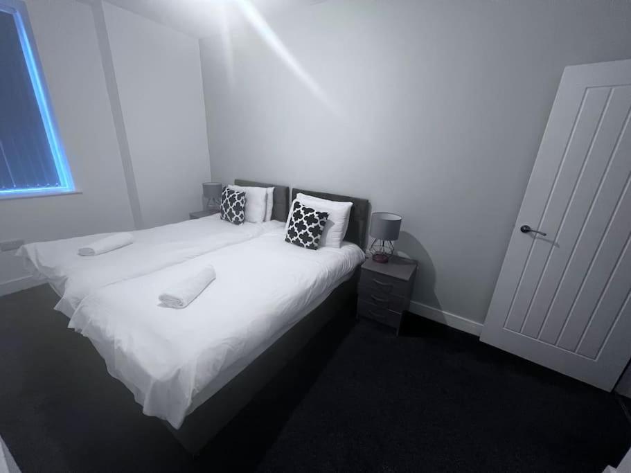Apartment Cosy 2BR Flat near Salford Royal, Manchester, UK