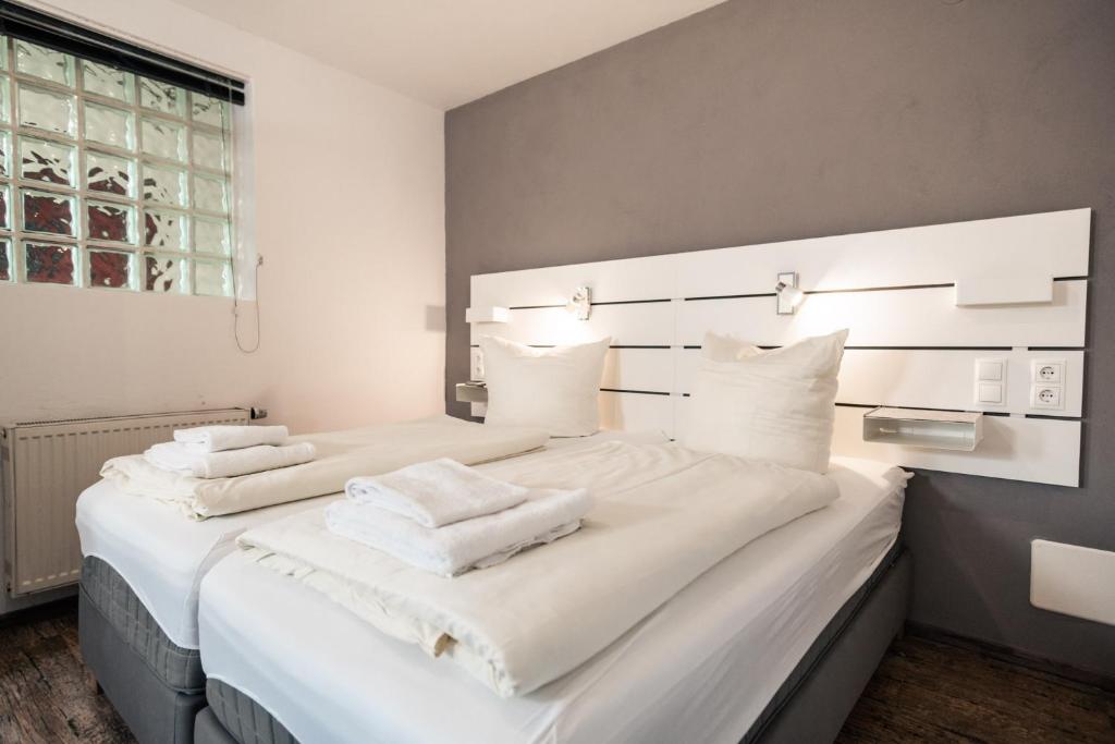 Postel nebo postele na pokoji v ubytování Hotel Scharfes Eck