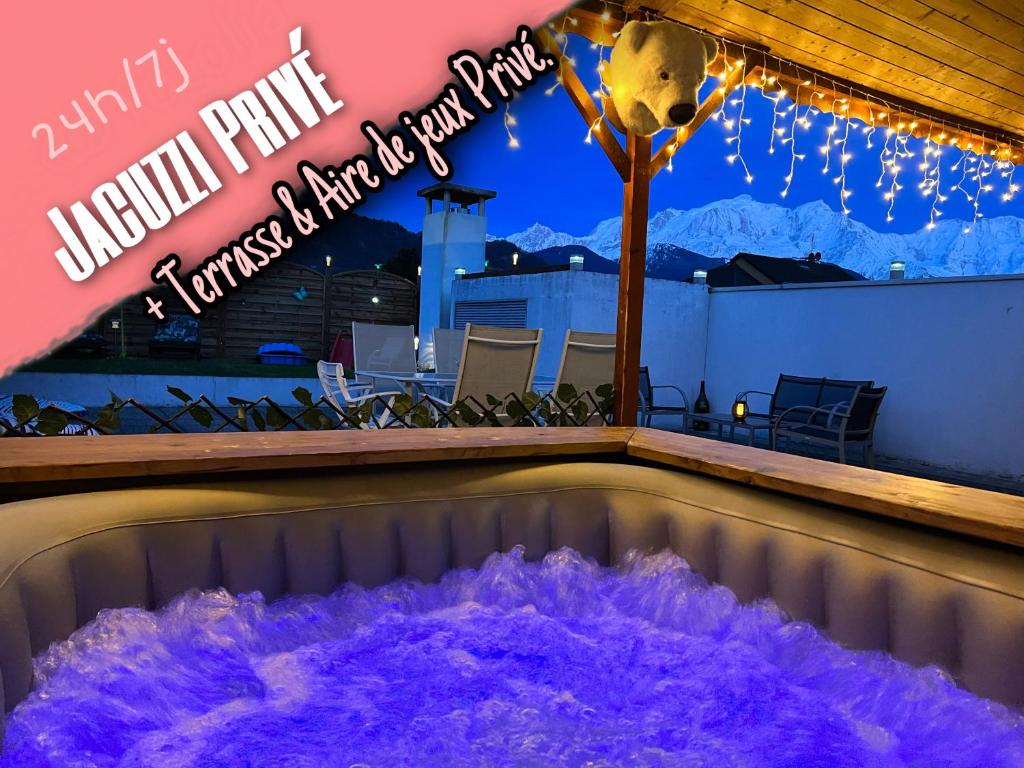 サランシュにあるRooftop 1 - Jacuzzi privé au pied du Monte-blancoの紫の大山