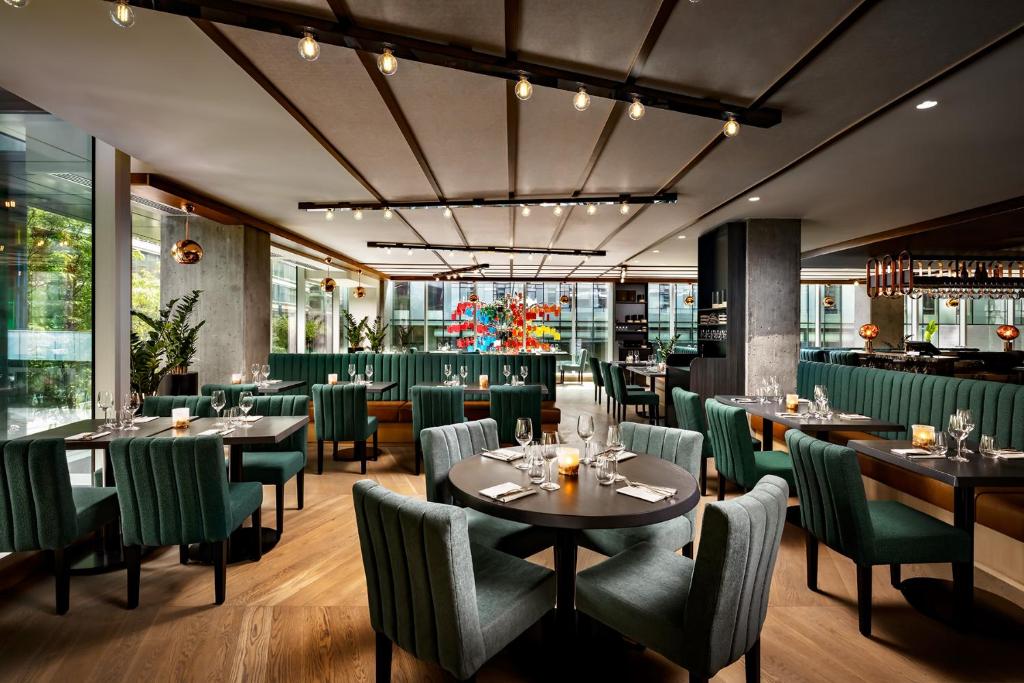 Restaurace v ubytování Humaniti Hotel Montreal, Autograph Collection