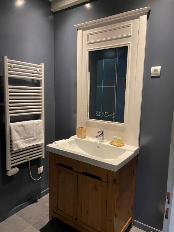 Koupelna v ubytování LAURAGUEL CHAMBRES D'HÔTES