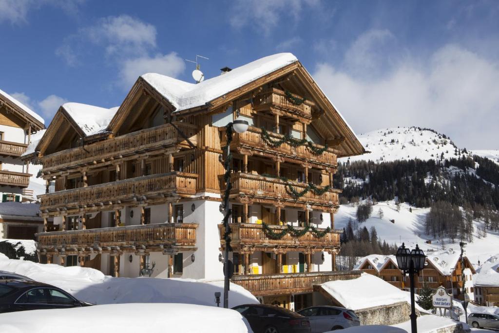Nespecifikovaný výhled na hory nebo výhled na hory při pohledu z hotelu