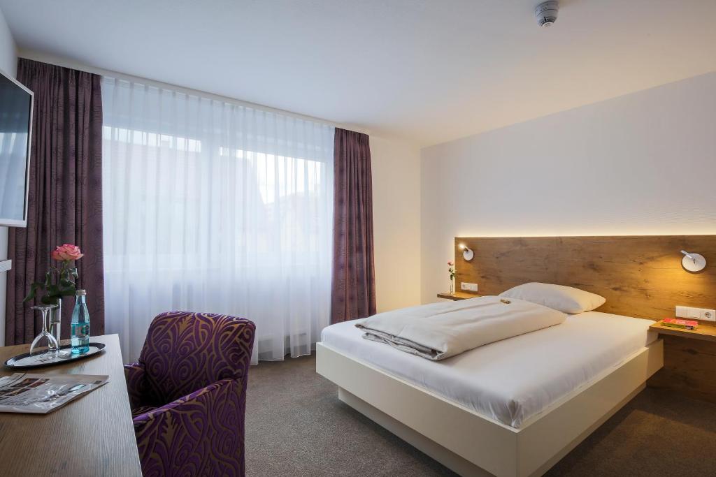 Hotel Hirsch - Large Single Room