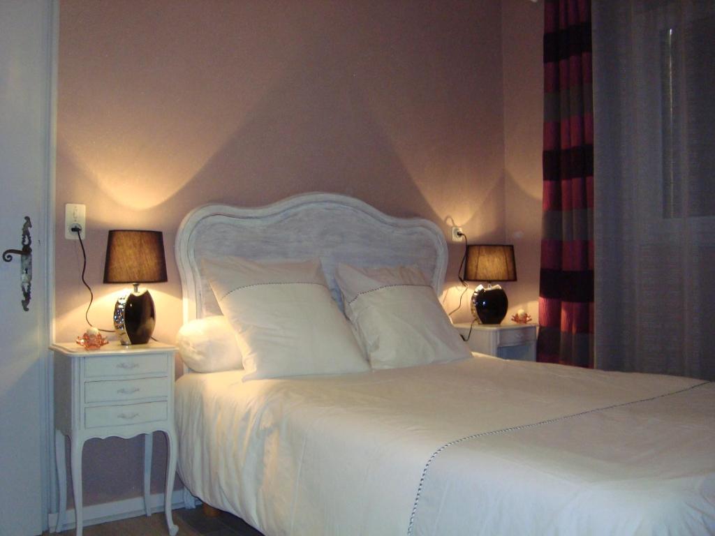 Кровать или кровати в номере Les Corneilles
