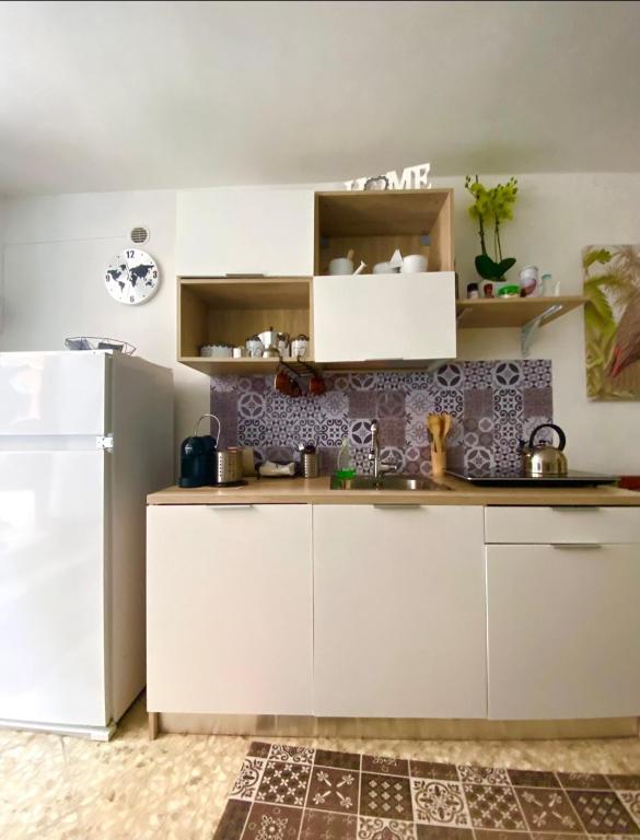 Kuchyňa alebo kuchynka v ubytovaní Enry's House