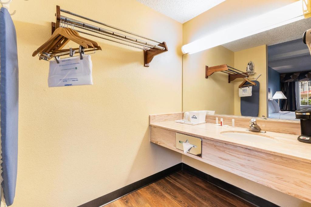 Fotografie z fotogalerie ubytování Days Inn by Wyndham Federal Way v destinaci Federal Way