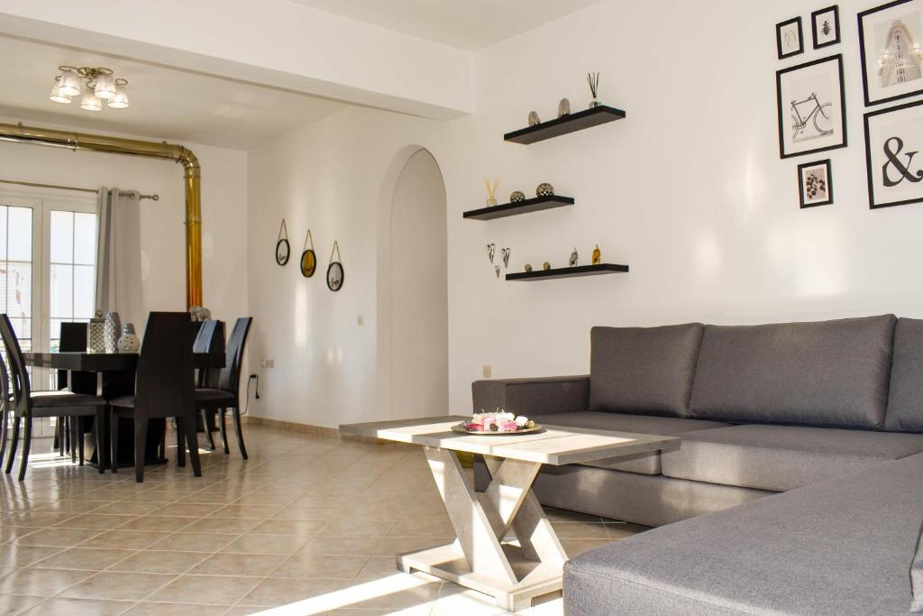 Posezení v ubytování ATHOS APARTMENT