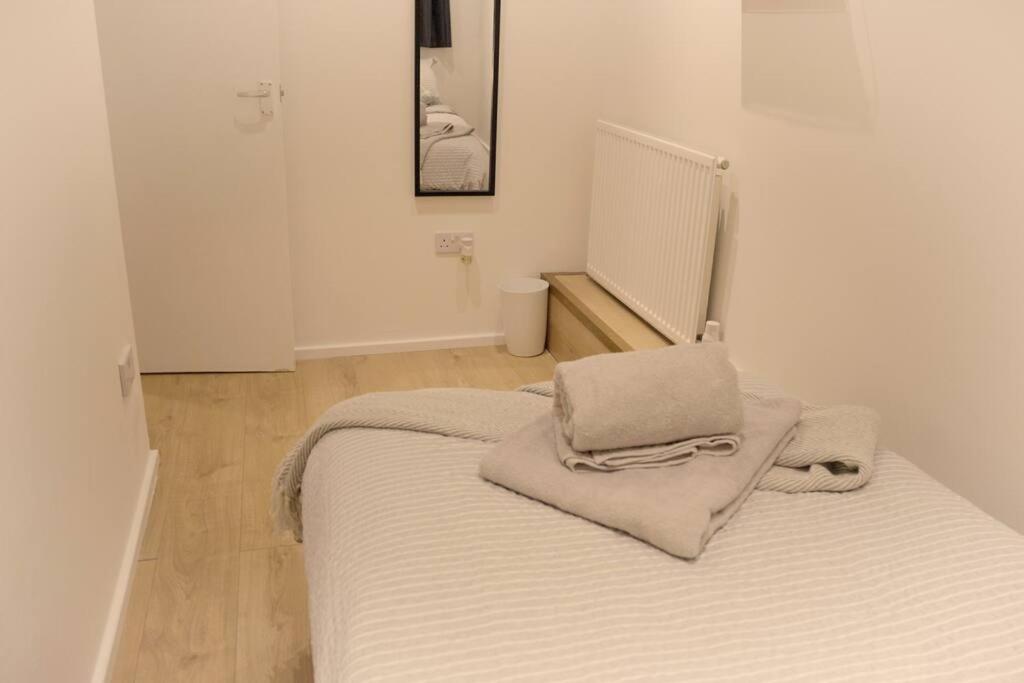 Postel nebo postele na pokoji v ubytování Apartment in West Yorkshire 59