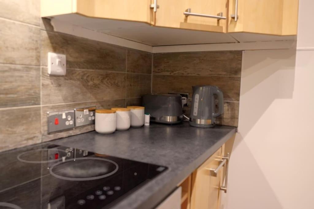 Kuchyň nebo kuchyňský kout v ubytování Apartment in West Yorkshire 59