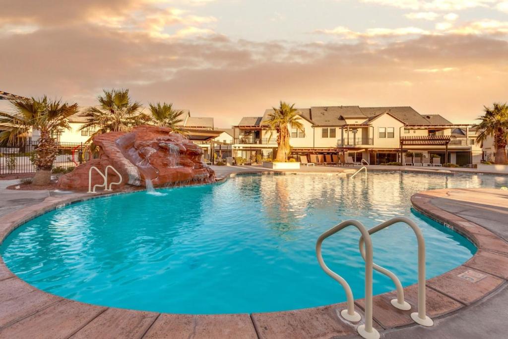 a swimming pool with a water slide in a resort at Ocotillo Springs 27 Southern Utah Adventure Paddle Boards, Kayaks, Home Gym, Community Pool and Splash Pad in Santa Clara